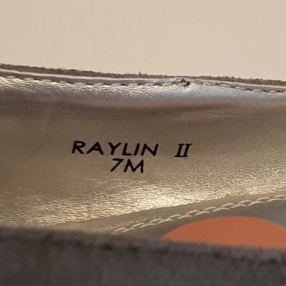 Tahari Raylin II Grey Snakeskin Suede Heels NWOT sz 7 - Picture 6 of 11